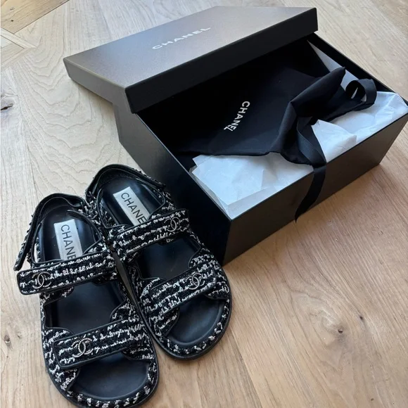 CHANEL Black and White Tweed Sandals - Picture 3 of 4